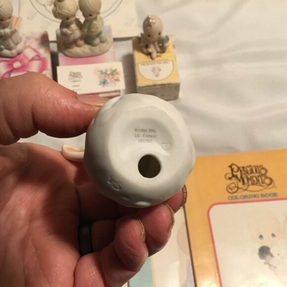 Lot of 5 Precious Moments Porcelain Figurines Enesco, 6 Color Books, 1 X Stich - Picture 6 of 10